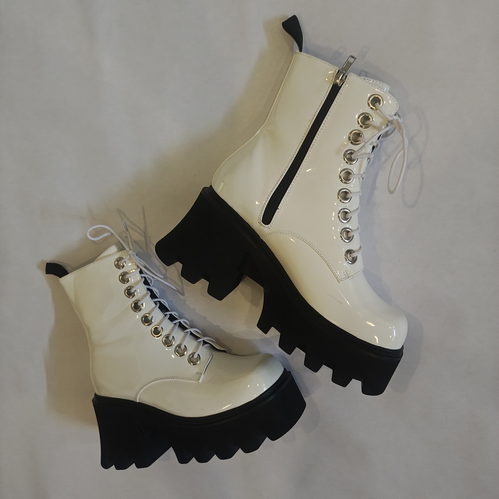 WHITE CHUNKY SOLED COMBAT BOOTS